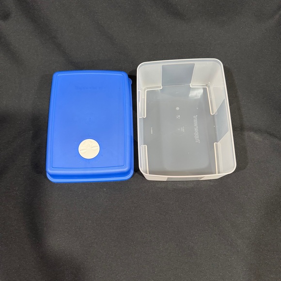 NEW! Tupperware FreezeSmart Blue Seal Rectangular Container - Picture 3 of 7